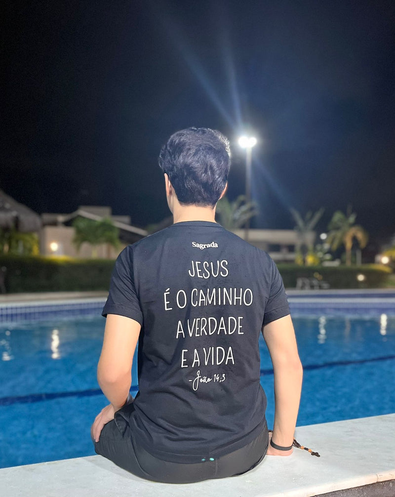 Camiseta SAGRADA - "Jesus é o Caminho, a Verdade e a Vida"